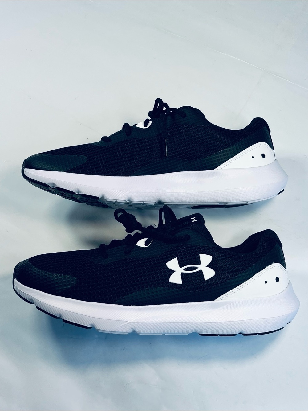 Under Armour Surge 3 Men’s :13 Black & White Running Shoes #3024883-001 NEW